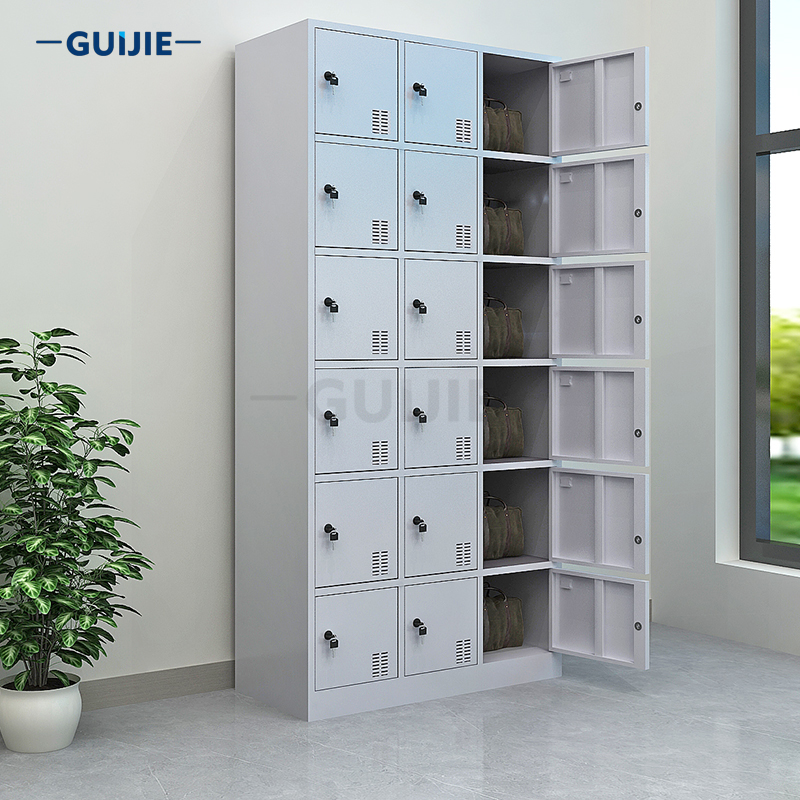 18-door locker