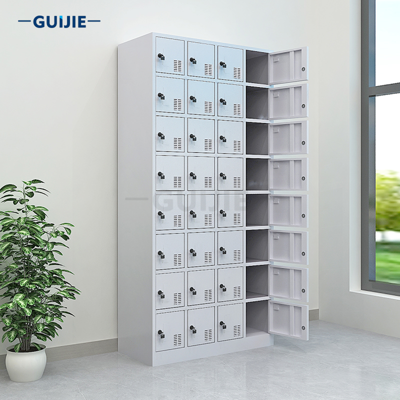 32-door locker